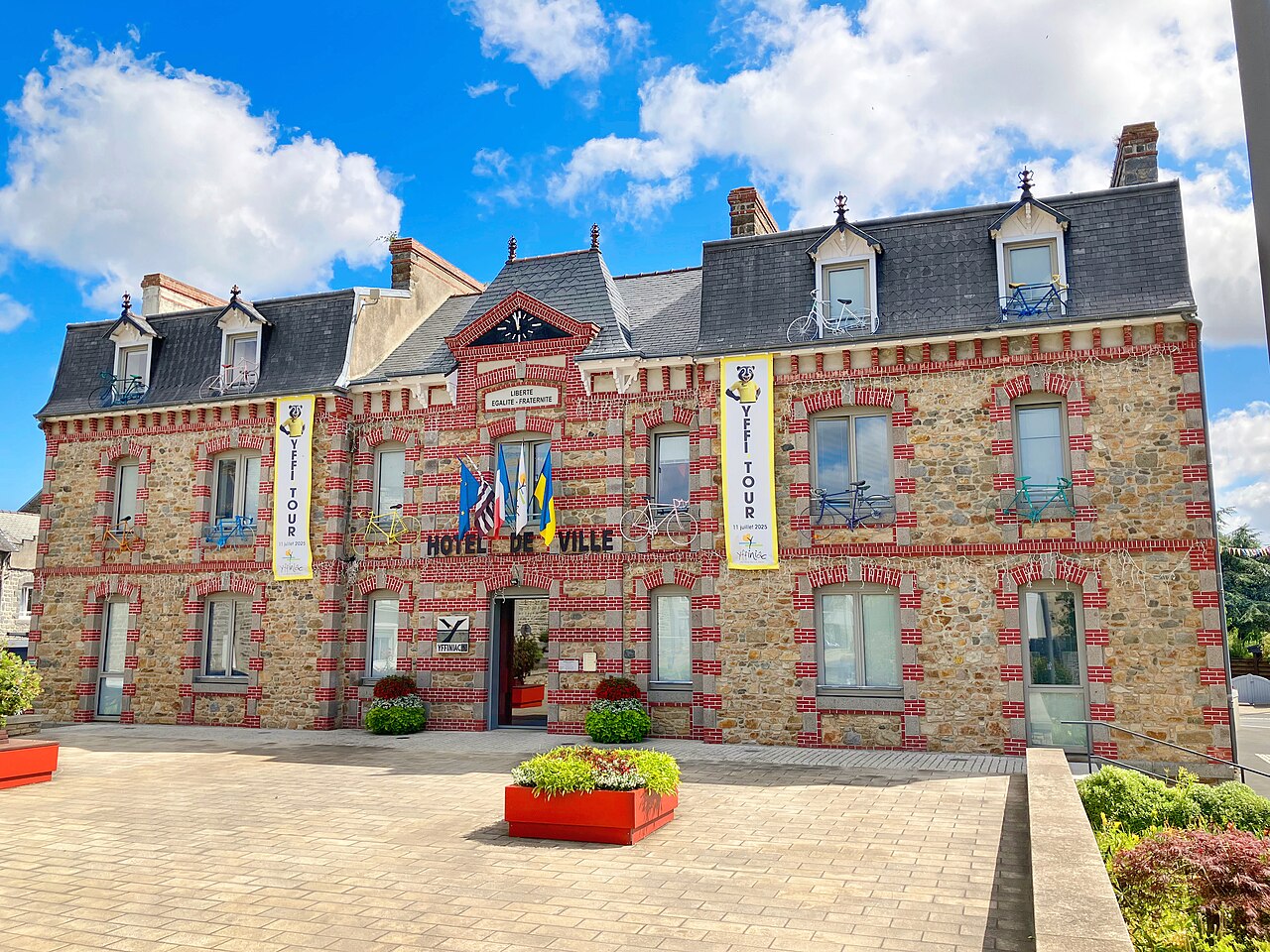 Mairie hôtel de ville village France façade